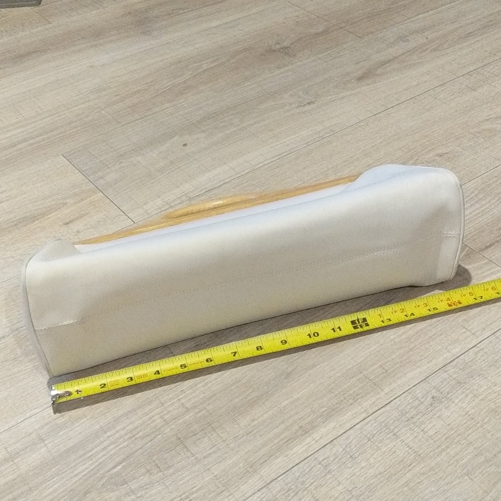 Cute white purse with wooden handles! - Picture 8 of 11